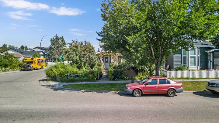 Property Photo:  16 Tararidge Drive NE  AB T3J 2P8 