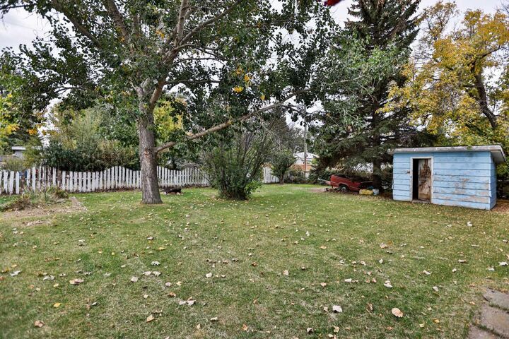 Property Photo:  314 Kipp Street  AB T0L 1S0 