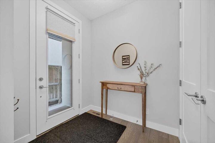 Property Photo:  1920 25A Street SW 2  AB T3E 1Y5 