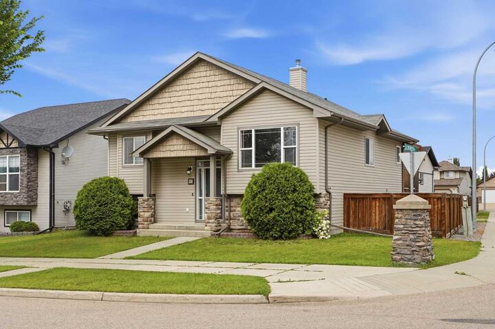 Property Photo:  95 Inglewood Drive  AB T4R 0B2 