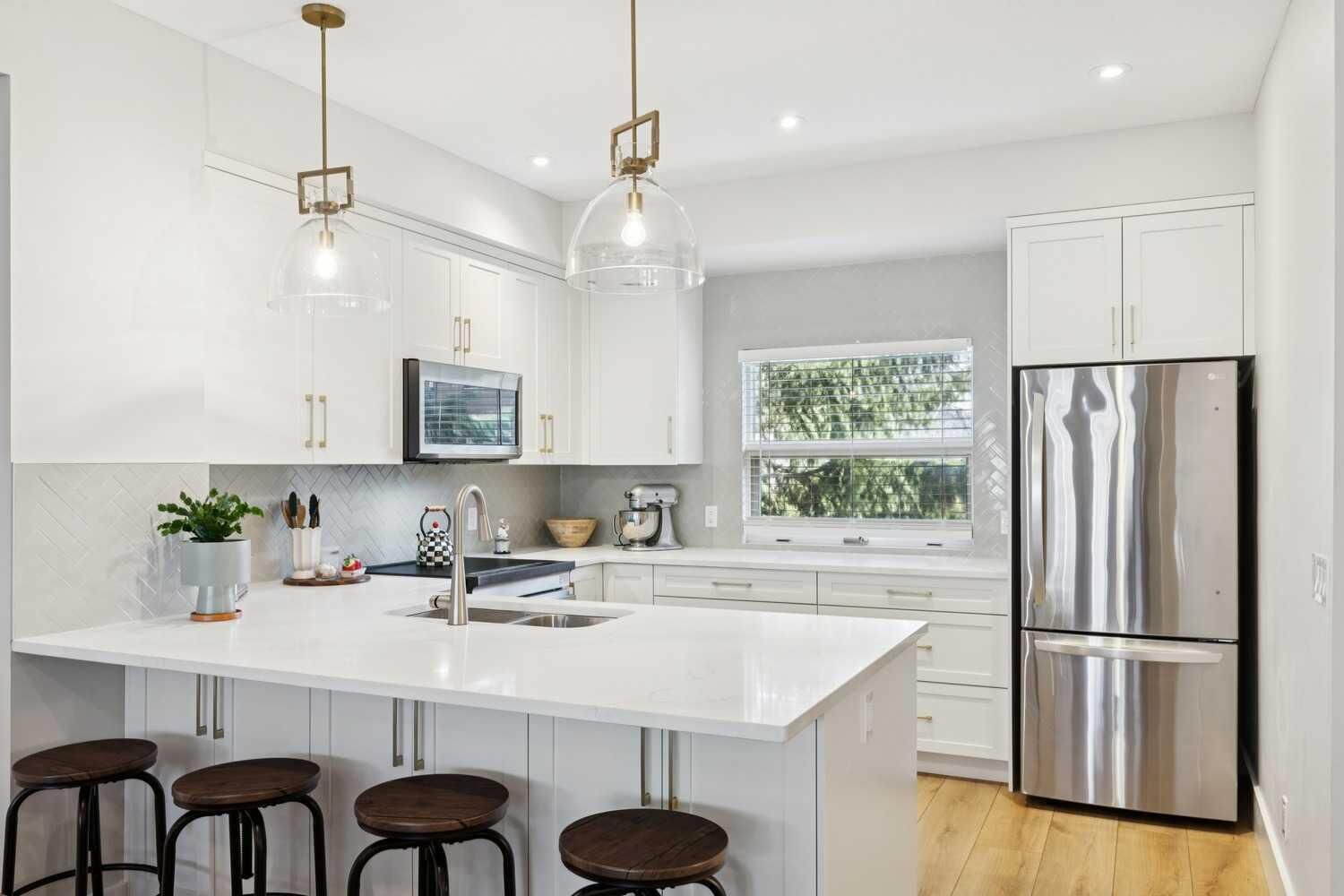 Property Photo:  1935 35 Street SW 7  AB T3E 2X4 