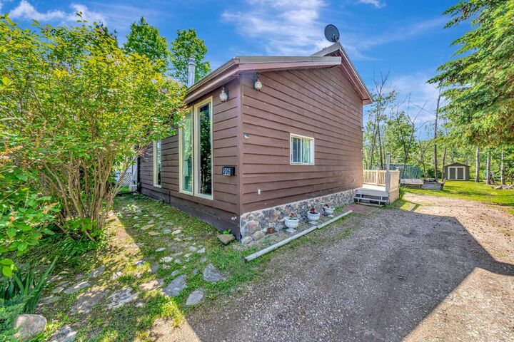 Property Photo:  206 Poplar Place  SK S0M 1J0 