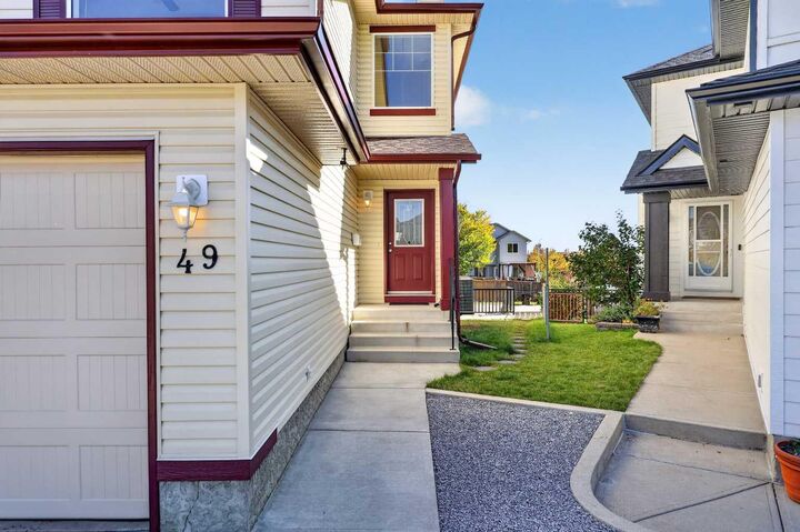 Property Photo:  49 Coville Bay NE  AB T3K 5V8 