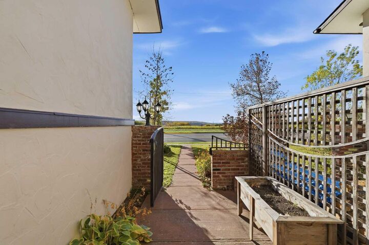 Property Photo:  6624 37 Street SW  AB T3E 5M9 