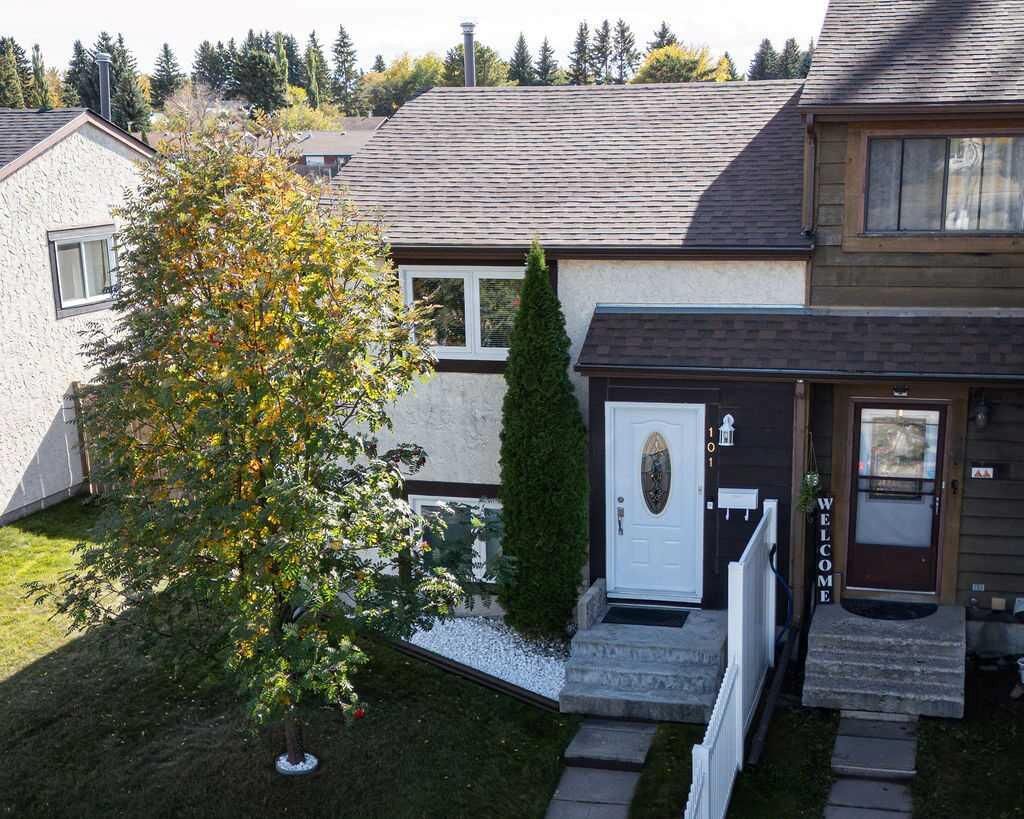 Property Photo:  101 Baile Close  AB T4R 1R5 