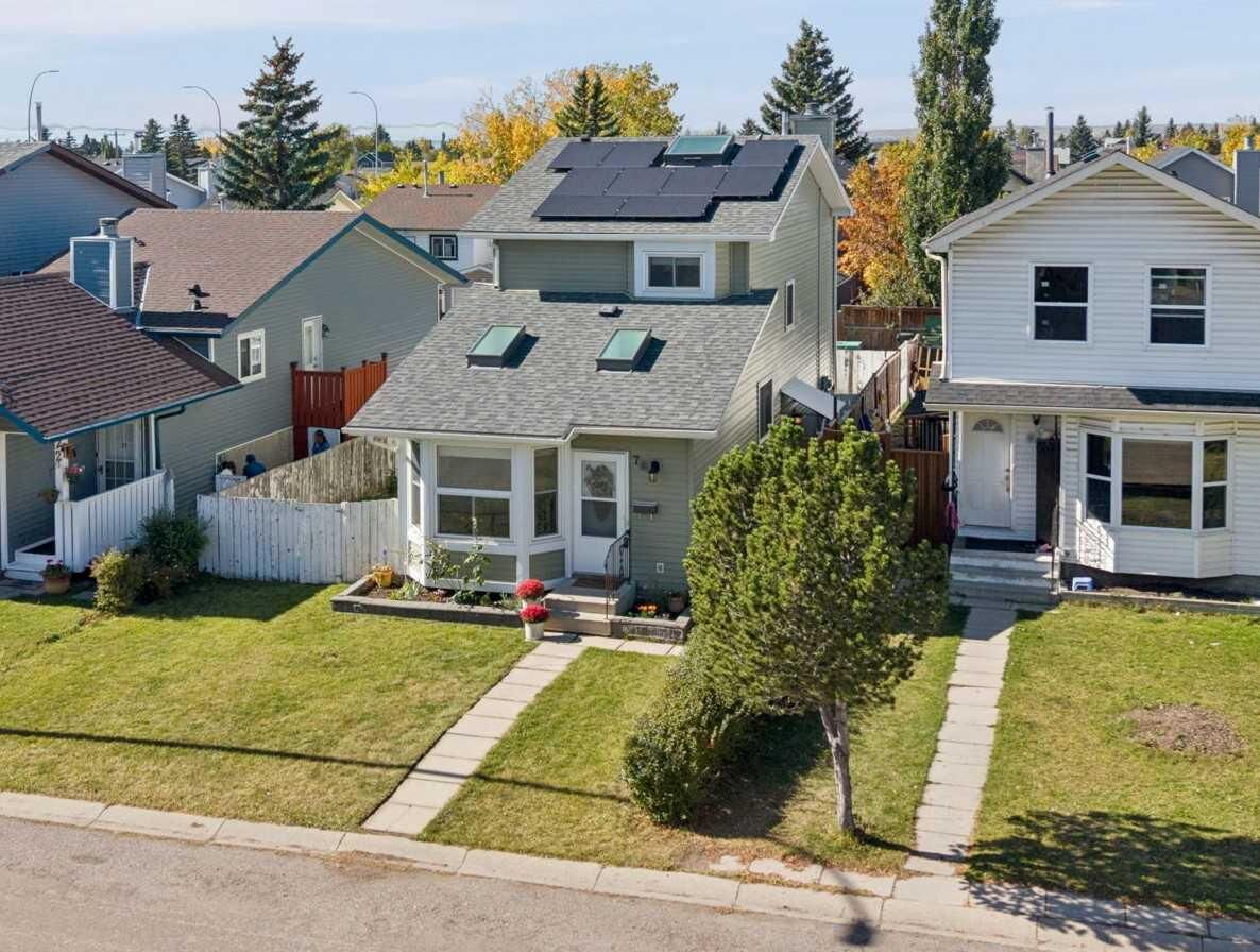 Property Photo:  76 Martindale Close NE  AB T3Z 2T9 
