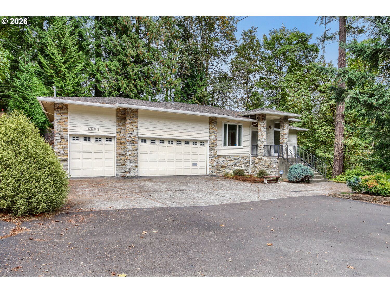 Property Photo:  4403 W Burnside Rd  OR 97210 