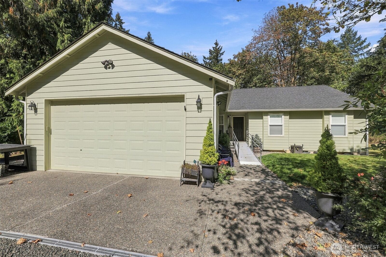 Property Photo:  2012  Lorraine Drive SE  WA 98501 