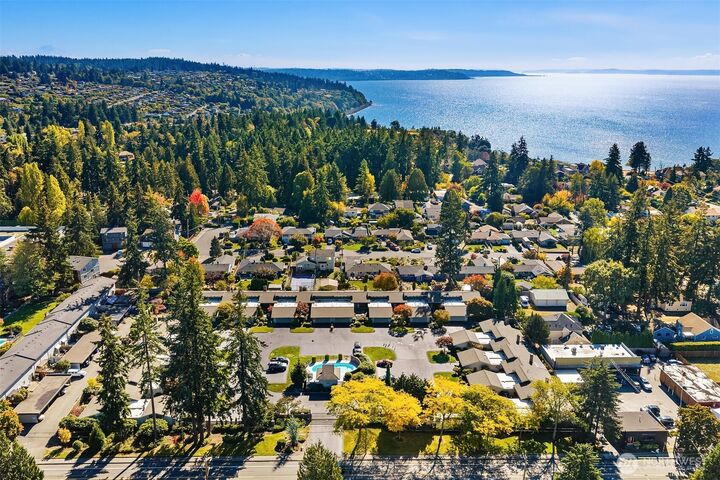 Property Photo:  1821 NW 195th Street 11  WA 98177 