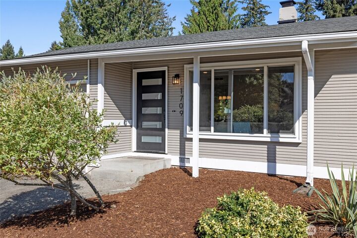 Property Photo:  1709  36th Street SE  WA 98002 