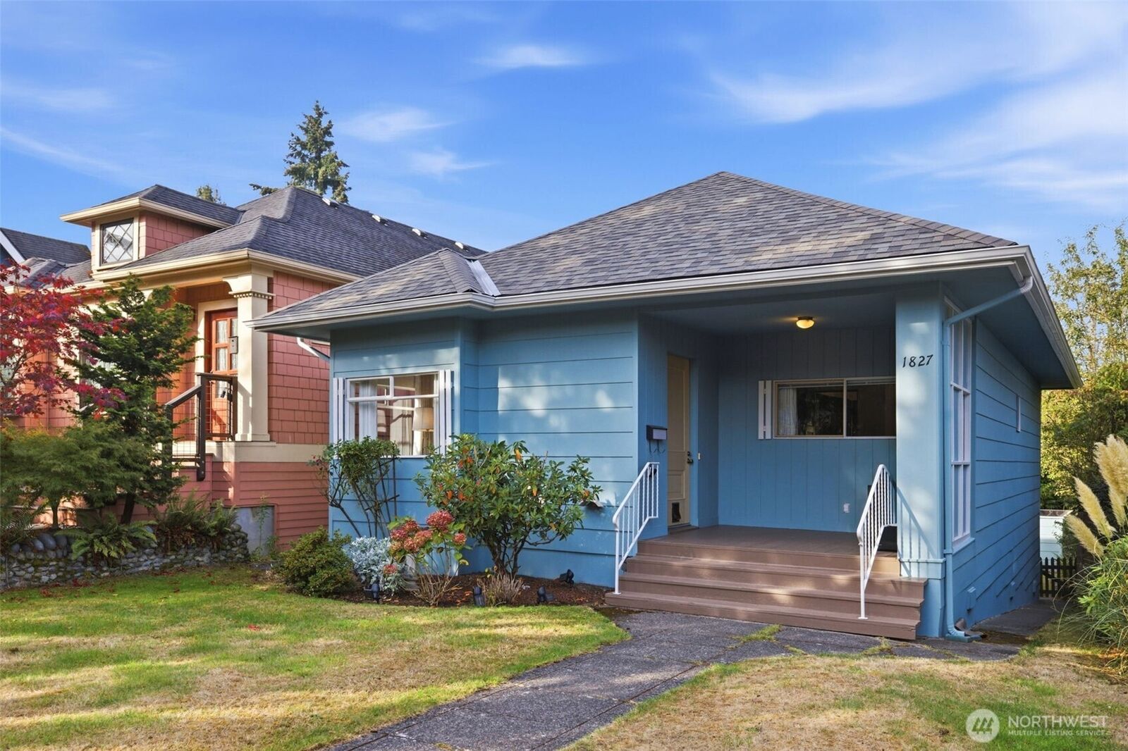 Property Photo:  1827  4th Avenue W  WA 98119 