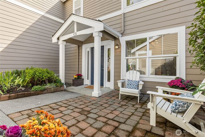 Property Photo: 1230 Weaver Road NW C-5 WA 98110
