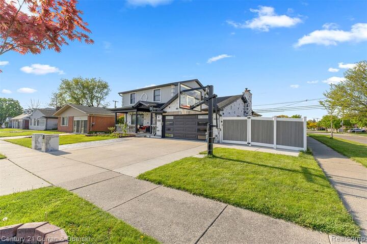 Property Photo: 27006 Kingswood Drive MI 48127