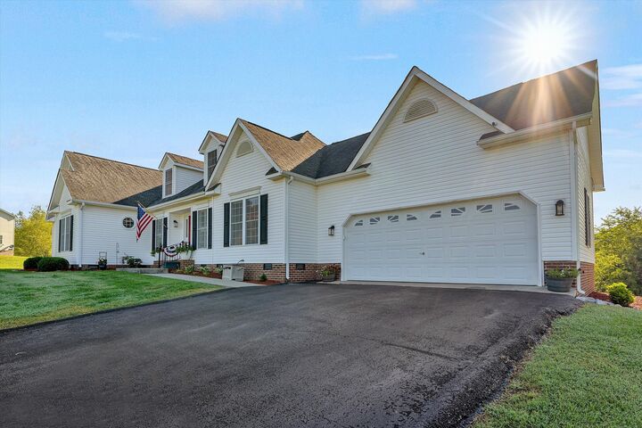 Property Photo:  117 Marquise Dr  VA 24090 