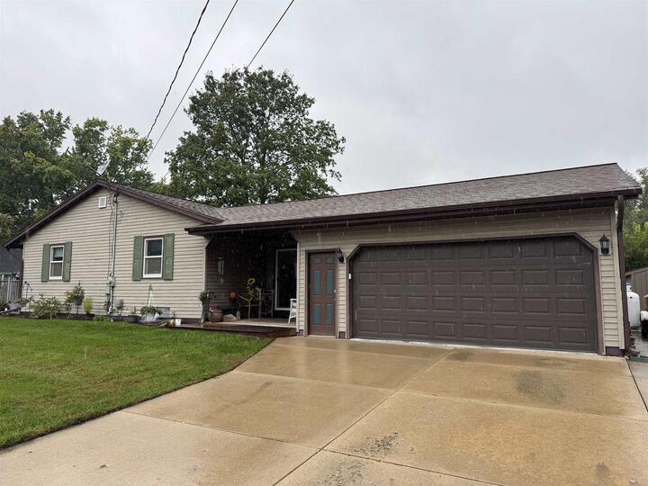 Property Photo:  1304 Manor Drive  WI 53548 