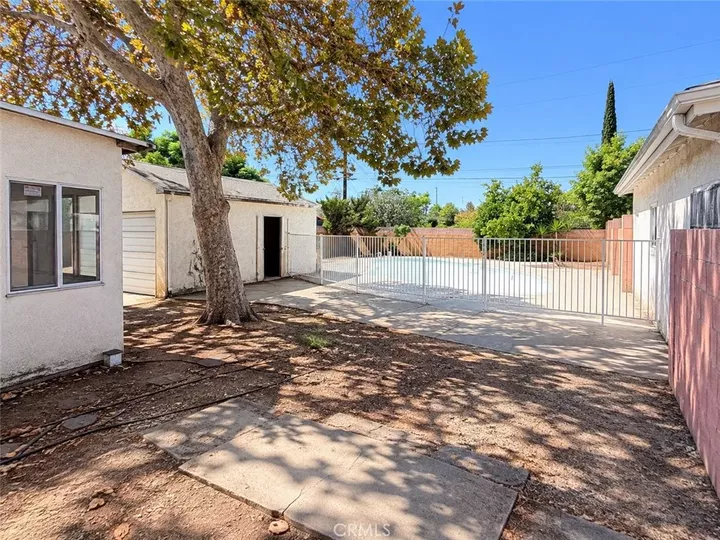 Property Photo:  7509 Kraft  CA 91605 