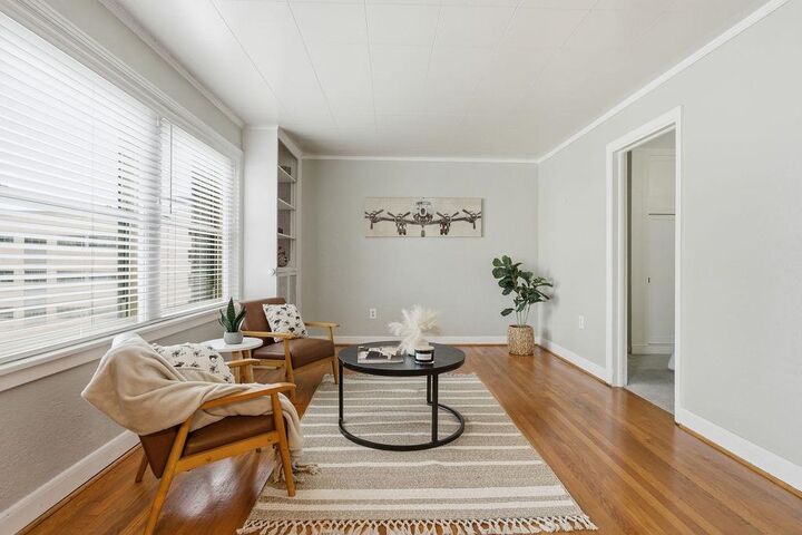 Property Photo: 704 W 6th Ave #301 WA 99204