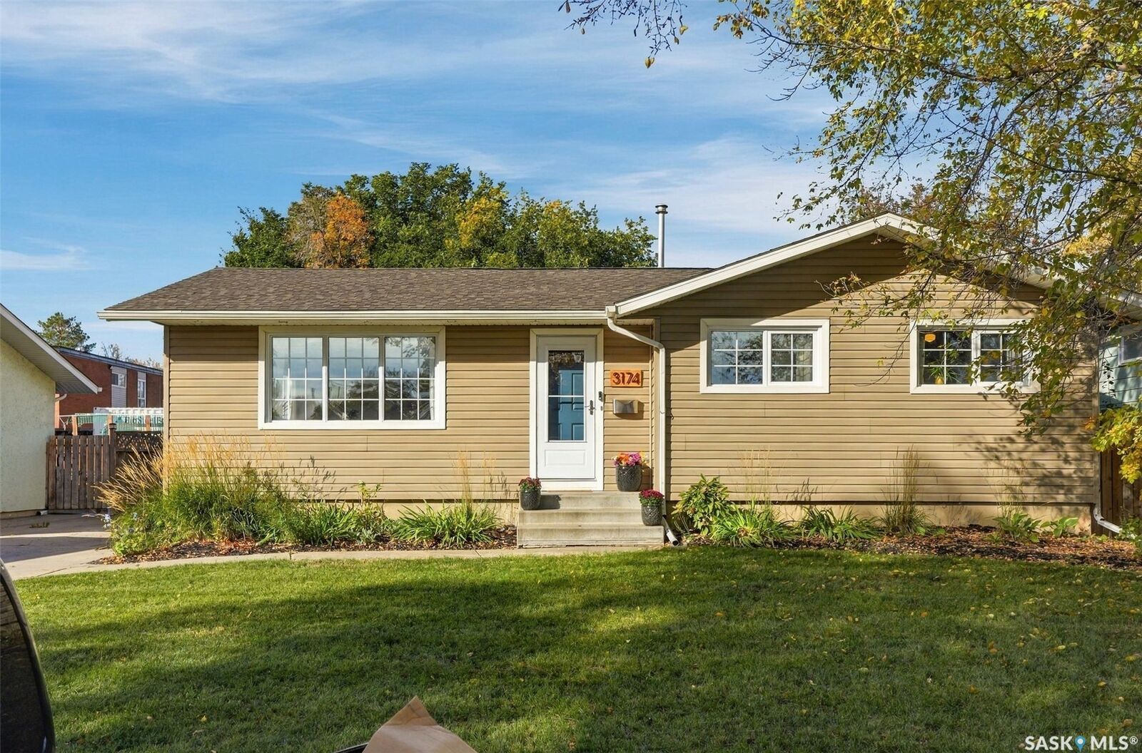 Property Photo:  3174 Eastview  SK S7J 3J4 