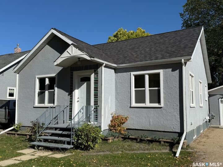 Property Photo:  77 Fourth Avenue N  SK S3N 1A4 