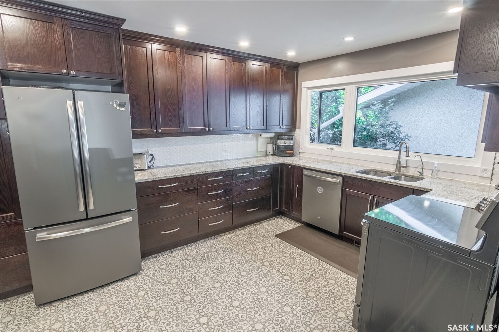 Property Photo: 3708 Lakeview Avenue SK S4S 1H5