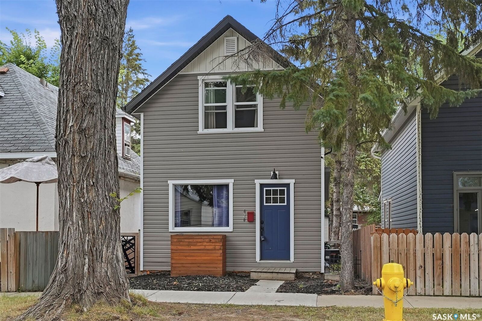 Property Photo:  420 I Avenue S  SK S7M 1Y4 