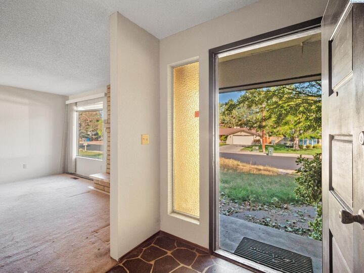 Property Photo:  1109 Catskill St  WA 99354 