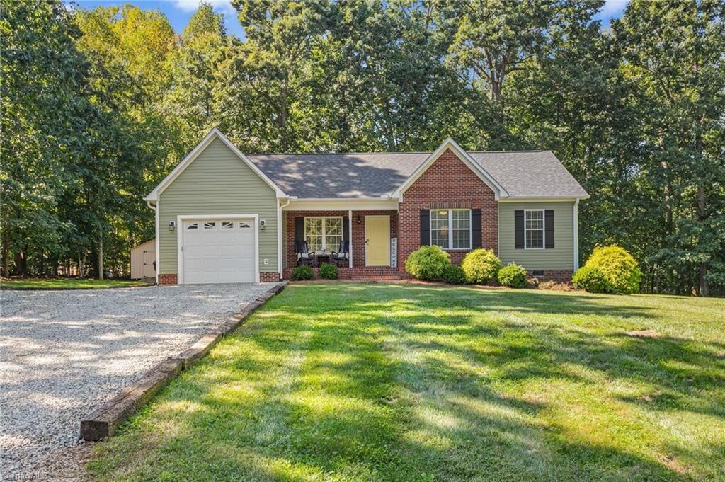 Property Photo: 206 Cushman Road NC 27249