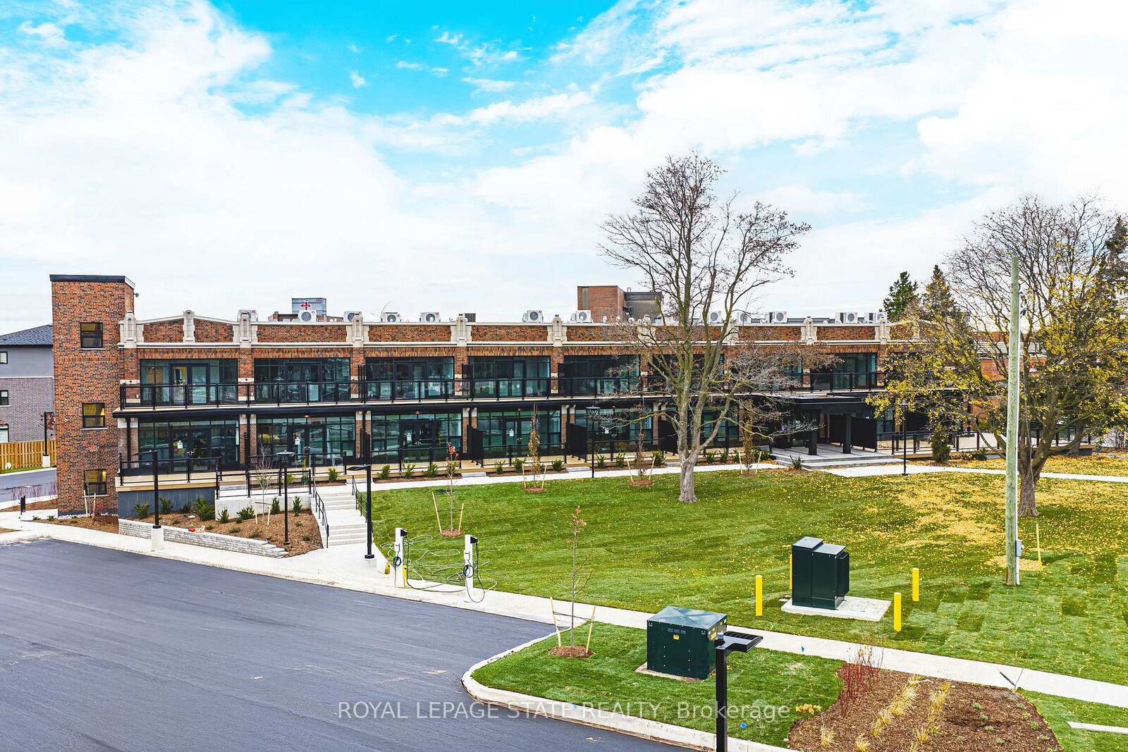 Property Photo:  555 Sanatorium Road 105  ON L9C 2B1 