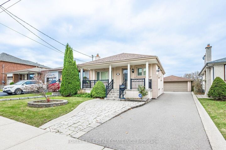Photo de la propriété: 159 Spalding Road ON M3K 1K3