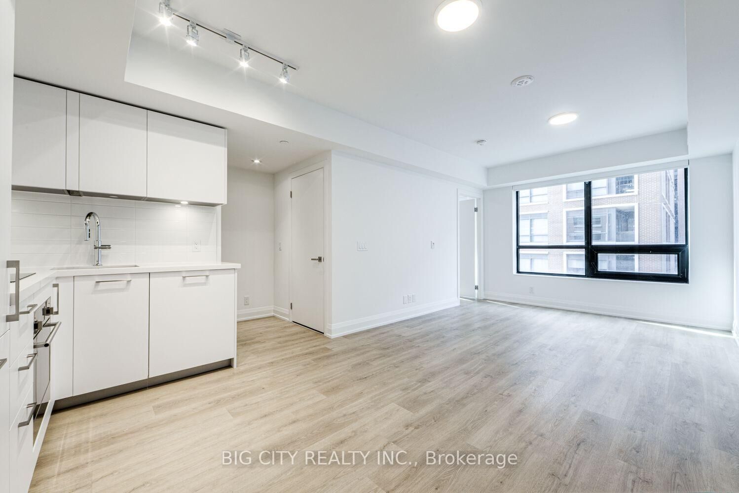 Property Photo:  36 Brentcliffe Road 401  ON M4G 0E1 