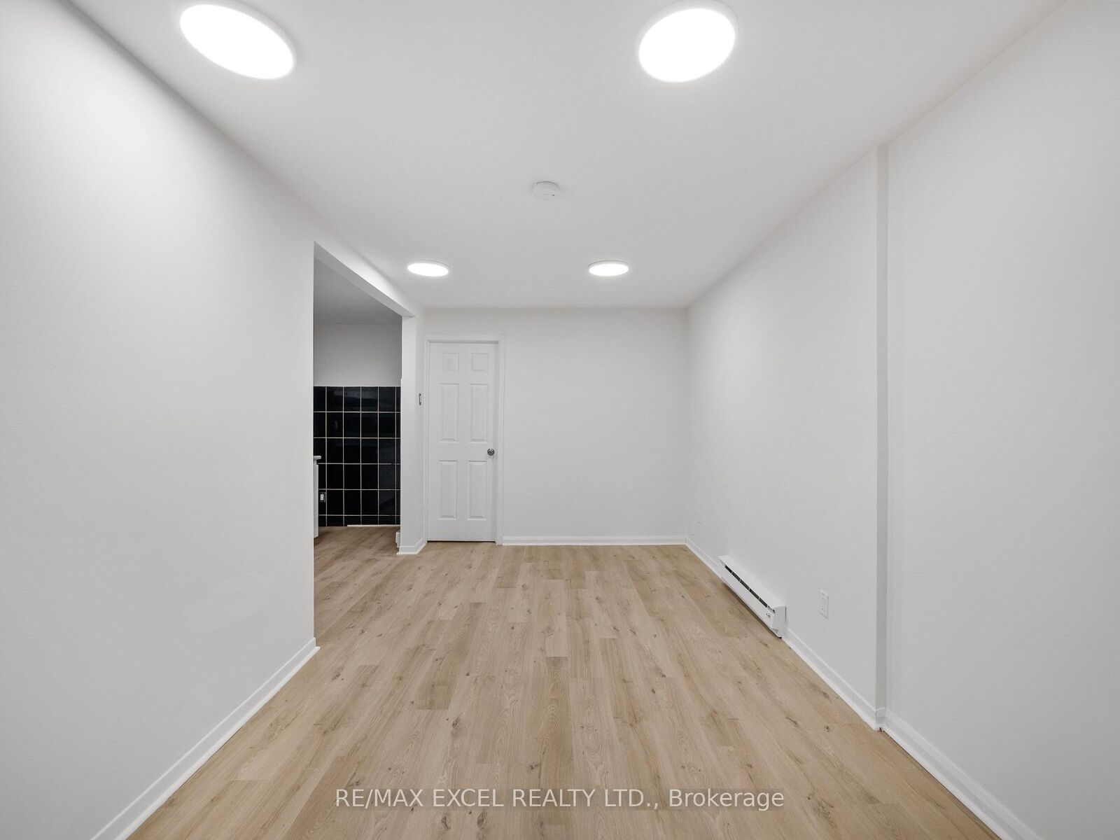 Property Photo:  137 Gerrard Street E Bsmt  ON M5A 2E3 