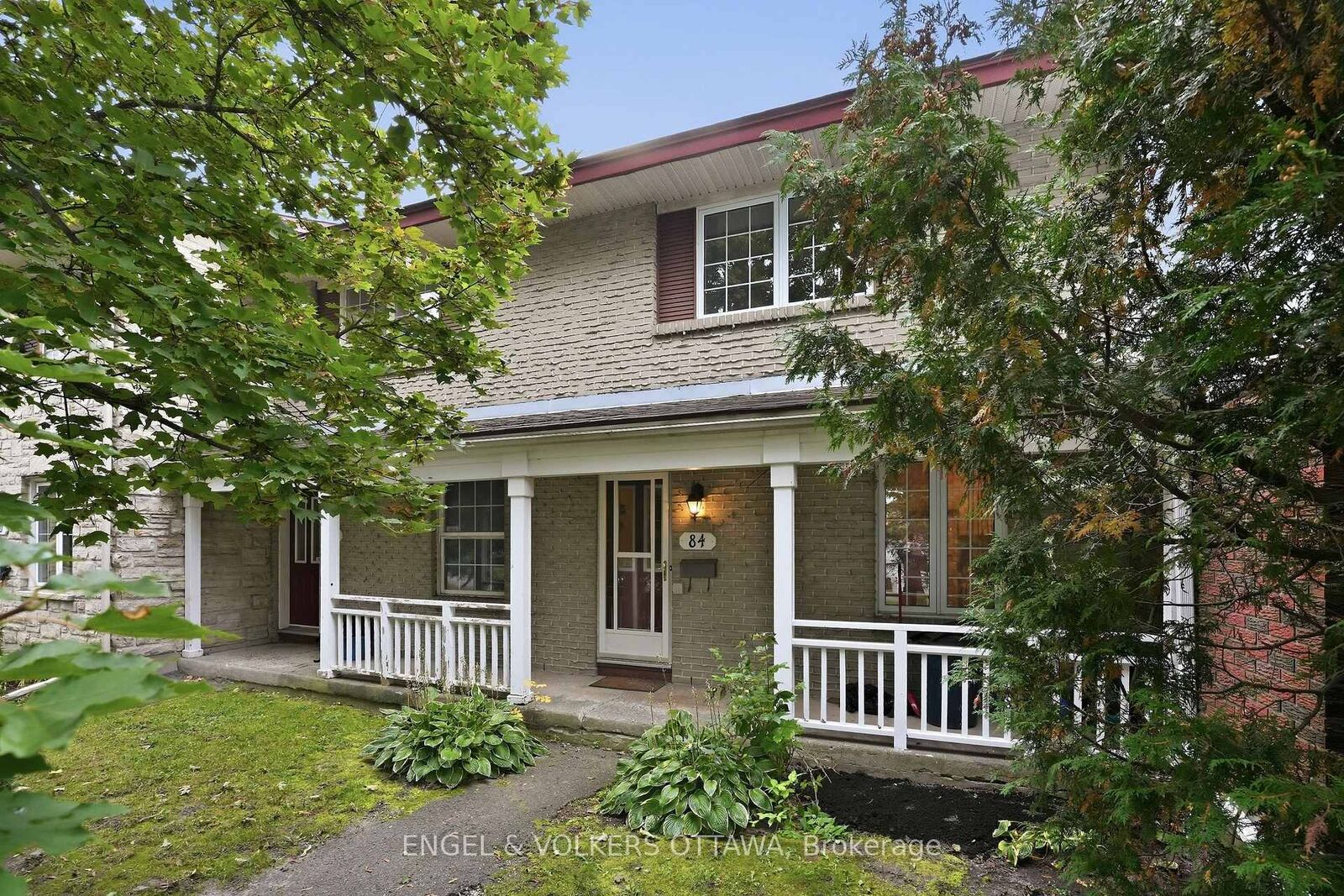 Property Photo:  84 Monterey Drive  ON K2H 7A7 