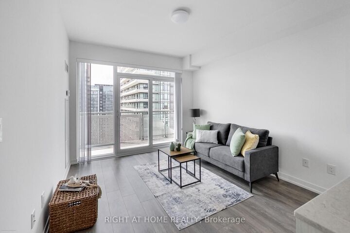 Property Photo:  2520 Eglinton Avenue W 1602  ON L5M 0Y4 