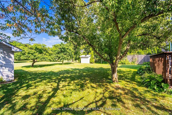 Property Photo:  4097 Hickory Drive  ON L4W 1L1 