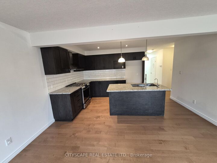 Property Photo:  125 Hollybrook Trail 16  ON N2R 0P1 