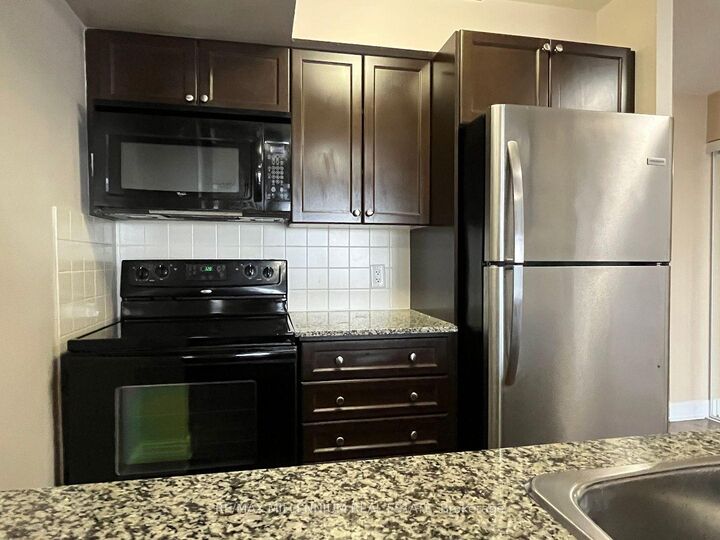 Property Photo:  135 Village Green Square 2621  ON M1S 0G4 