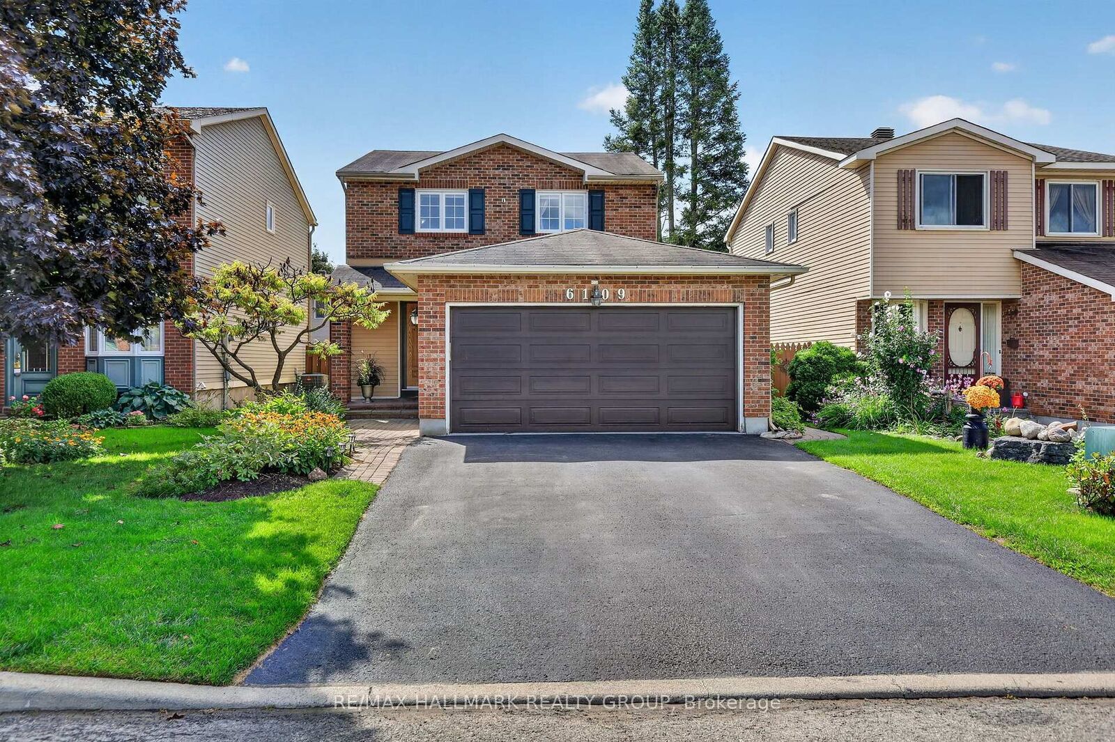 Property Photo: 6109 Forestglen Crescent ON K1C 5N9