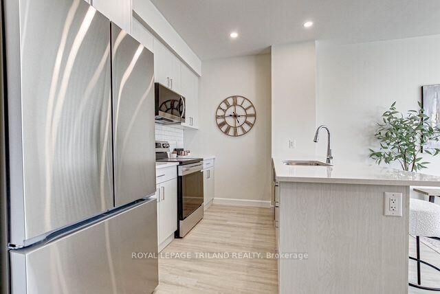 Property Photo:  75 Walnut Street 307  ON N5R 2Y7 