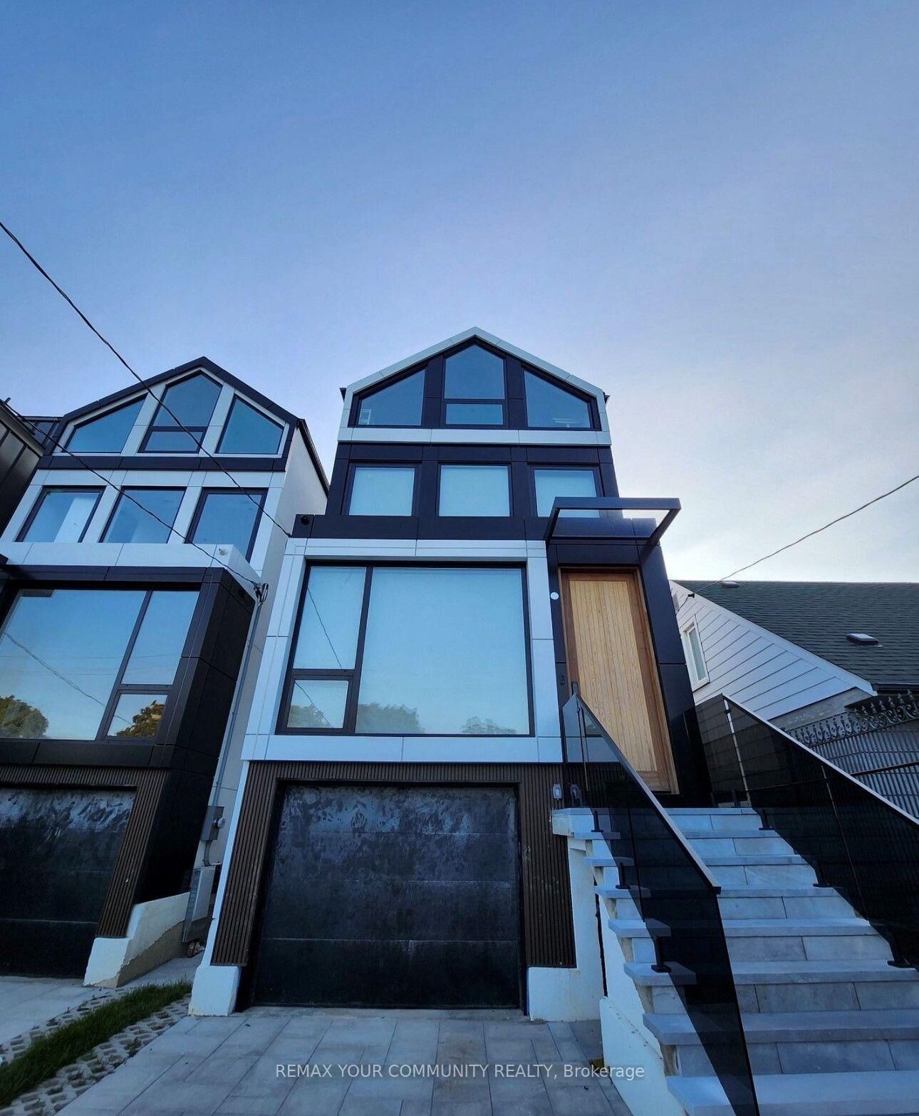Property Photo:  2970B Bayview Avenue  ON M2N 5K7 