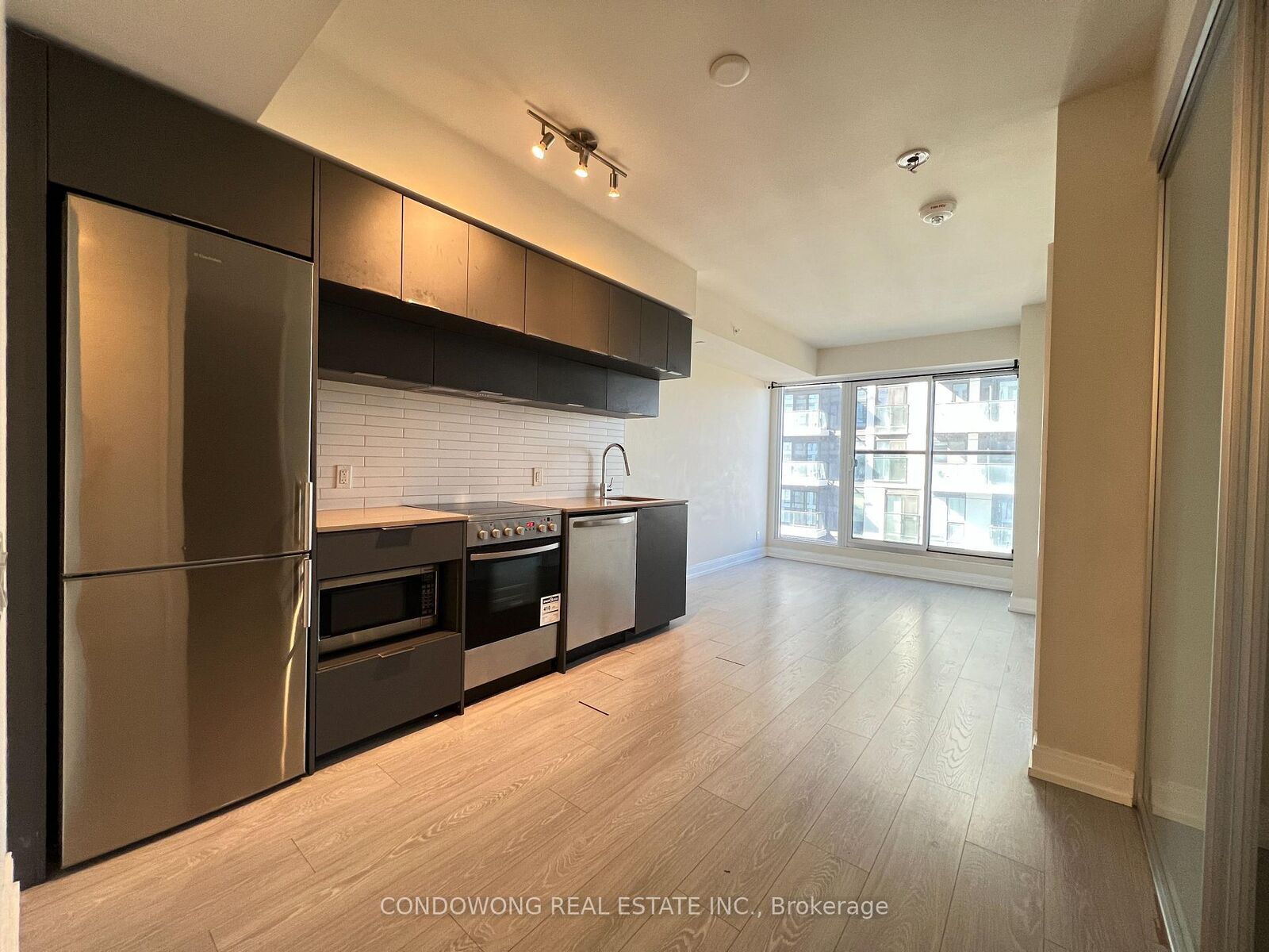 Property Photo:  181 Dundas Street E 4101  ON M5A 0N5 