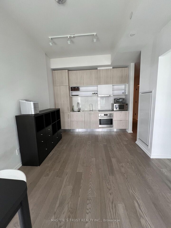 Property Photo:  8 Hillsdale Avenue E 943  ON M4S 1T5 