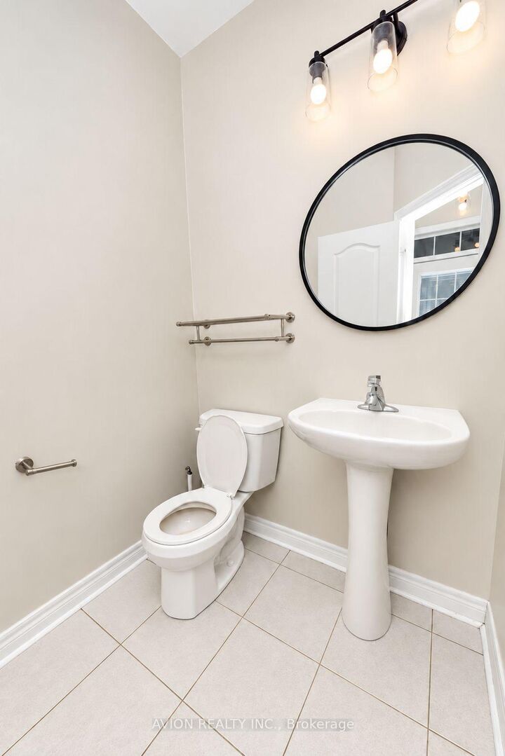 Property Photo:  63 Forsyth Crescent N  ON L4N 6R1 