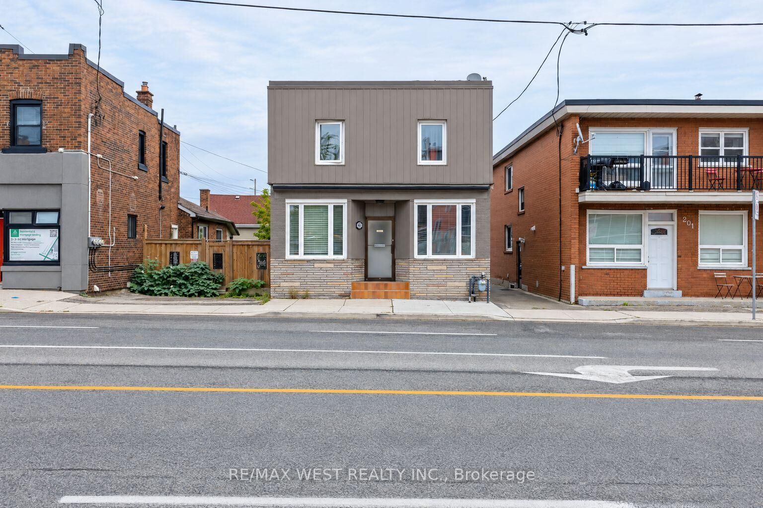 Property Photo:  203 Islington Avenue Main  ON M8V 3B8 