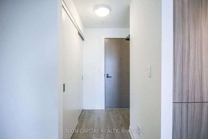 Property Photo:  223 St Clair Avenue W 510  ON M4V 1R3 