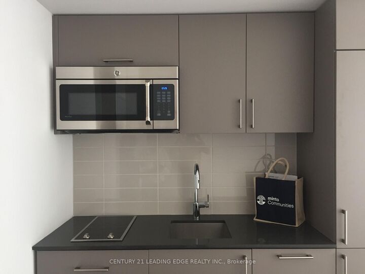 Property Photo:  27 Bathurst Street 1116W  ON M5V 2P1 