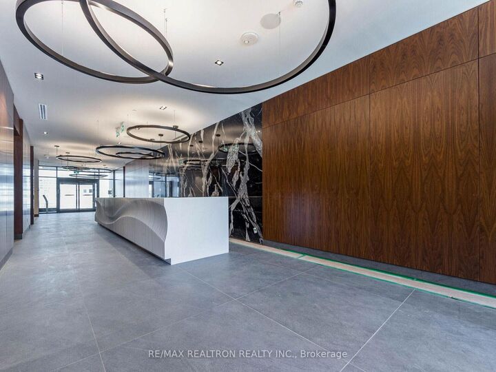 Property Photo:  7895 Jane Street 2917  ON L4K 0K2 