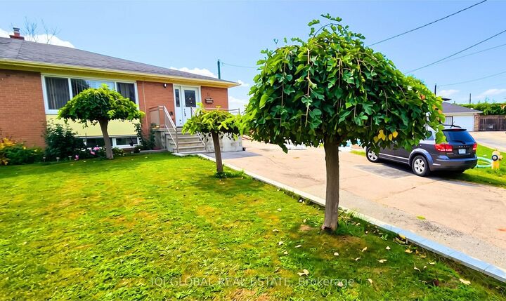 Photo de la propriété: 11 Stone Court ON M9M 1N1
