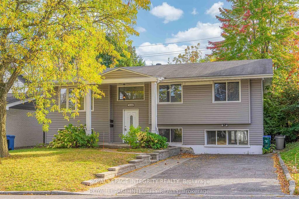 Property Photo:  1896 Featherston Drive B  ON K1H 6P5 