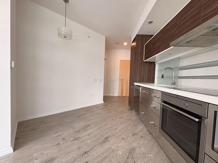 Property Photo:  45 Charles Street E 806  ON M4Y 0B8 