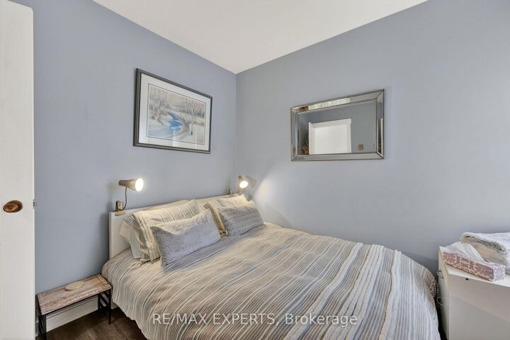 Property Photo: 14 Dawson Drive 416 ON L9Y 5B4